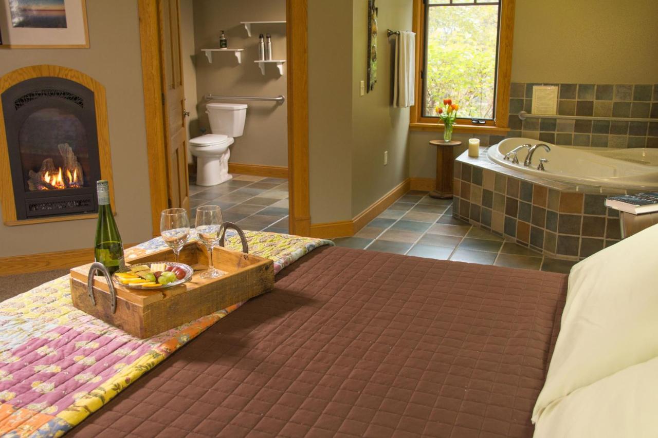 Pinehurst Inn Bed & Breakfast ベイフィールド エクステリア 写真