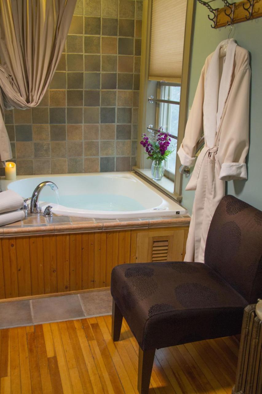 Pinehurst Inn Bed & Breakfast ベイフィールド エクステリア 写真