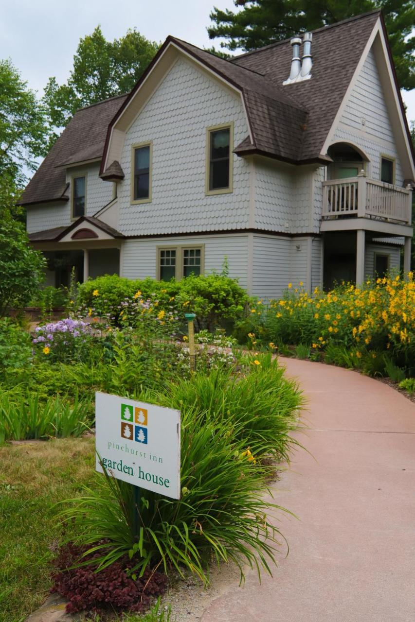 Pinehurst Inn Bed & Breakfast ベイフィールド エクステリア 写真