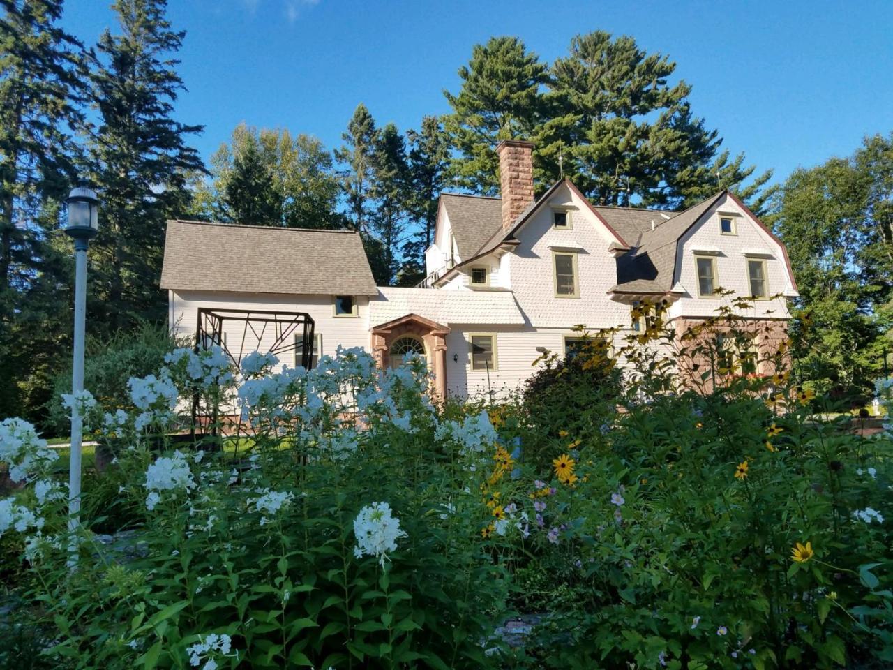 Pinehurst Inn Bed & Breakfast ベイフィールド エクステリア 写真